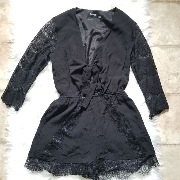 Do + Be Black Lace Tie Front Romper Small - Picture 1 of 9
